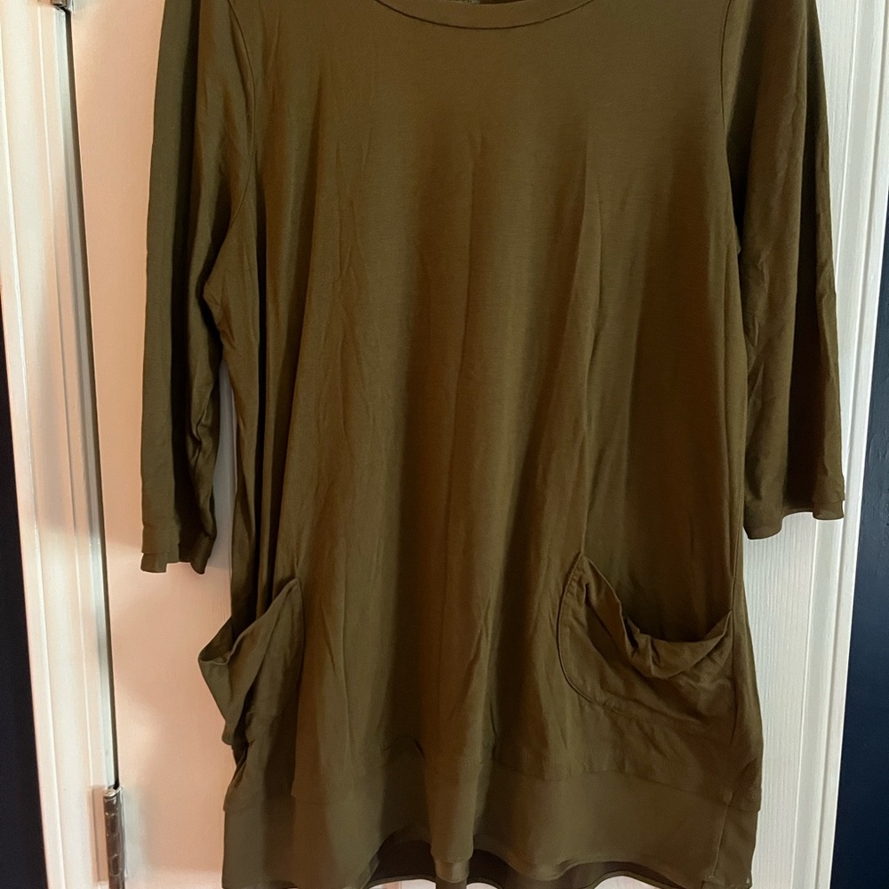 LOGO by Lori Goldstein Green Tunic 3/4 Sleeve Relaxed Fit with satin trim